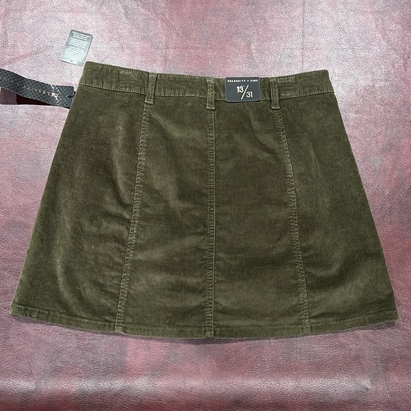 Celebrity Pink Olive Green Mini Corduroy Button Front Skirt - Size 13/31, NWT - Picture 2 of 14